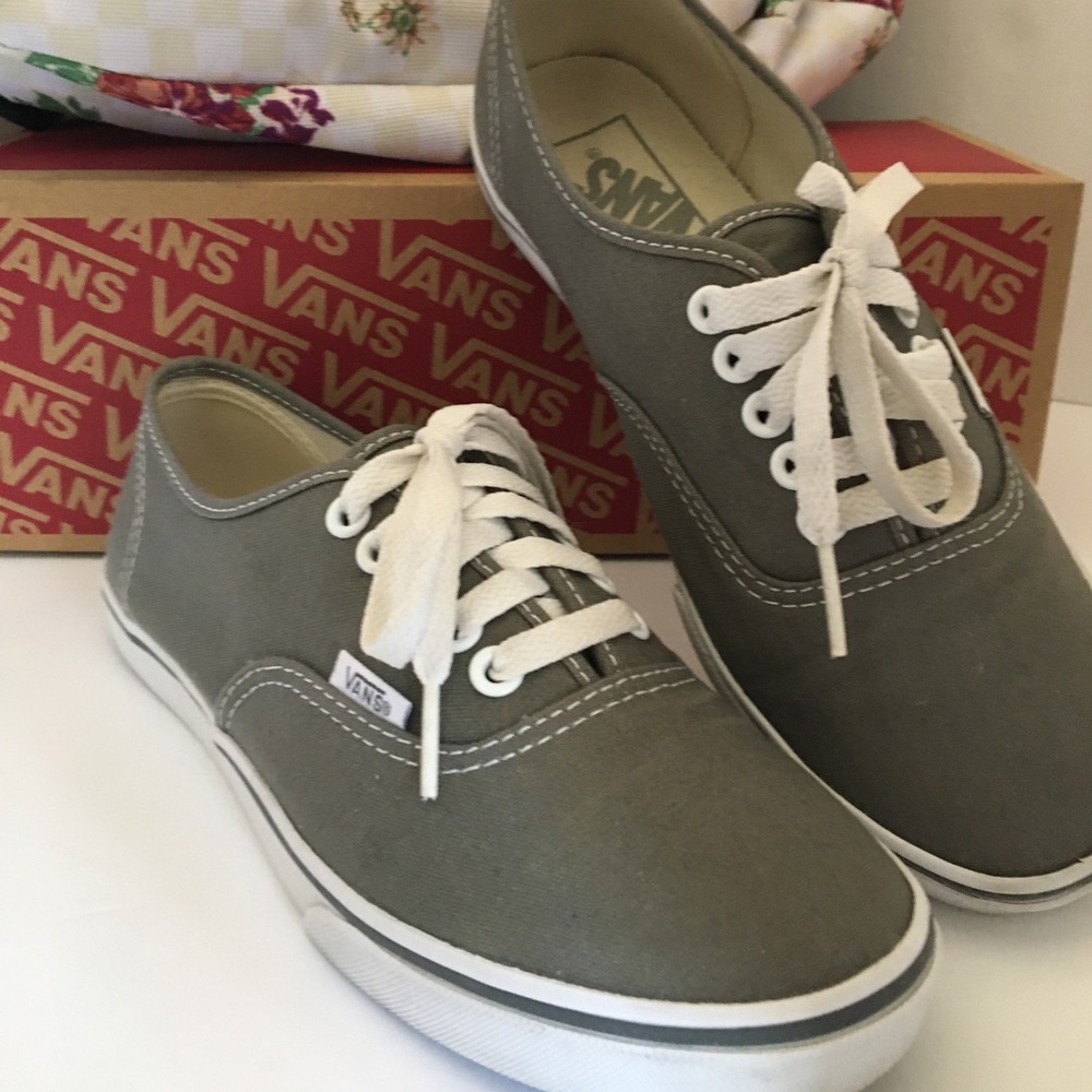 AUTHENTIC VANS - size 5.5/ 7 -THYME/TRUE WHITE